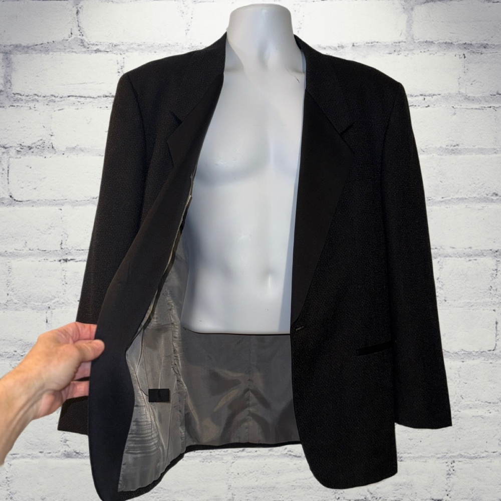 Gingiss Custom Collection Men’s Black Tuxedo Jacket 42R Satin Lapel